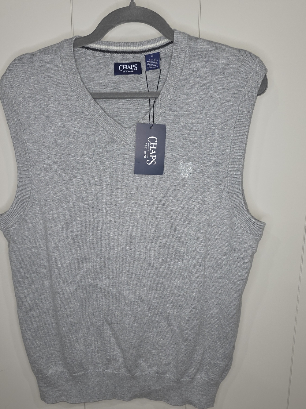 Chaps Men’s Gray V-Neck Sweater Vest Size Medium. Preppy Academia